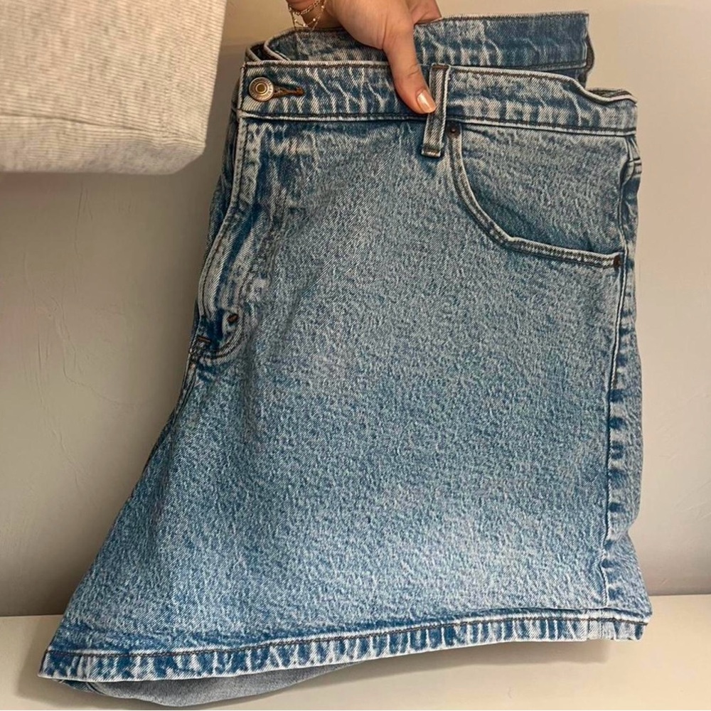 Abercrombie & Fitch High Waisted Curve Love Dad Shorts